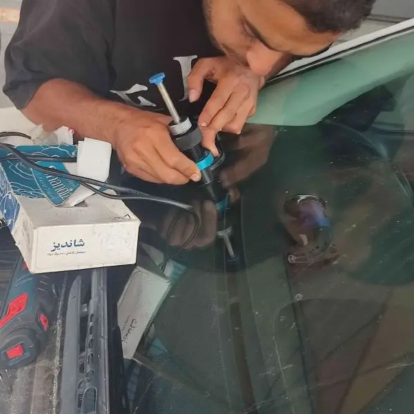ترمیم کردن شیشه جلوی خودرو