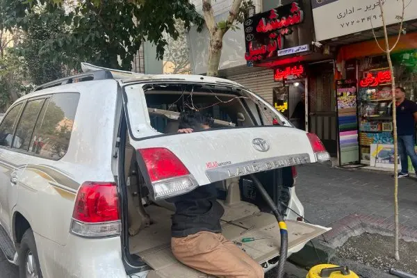 تعویض شیشه عقب لندکروز