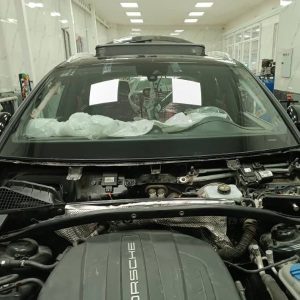 قیمت شیشه جلو پورشه ماکان