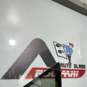 تعویض شیشه لچکی دنا پلاس