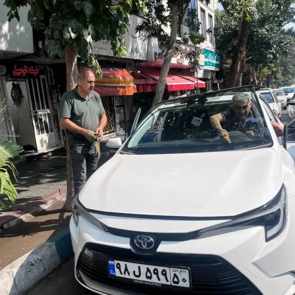 تعویض شیشه جلو تویوتا لوین