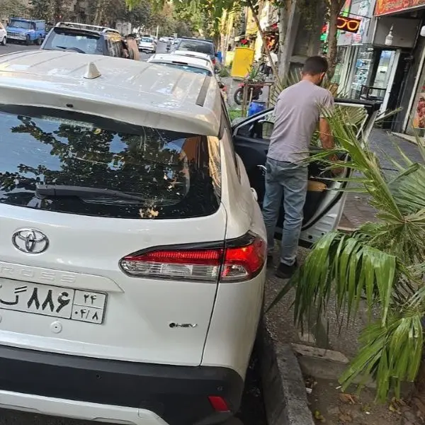 تعویض-شیشه-ماشین-گذر-موقت-در-تهران