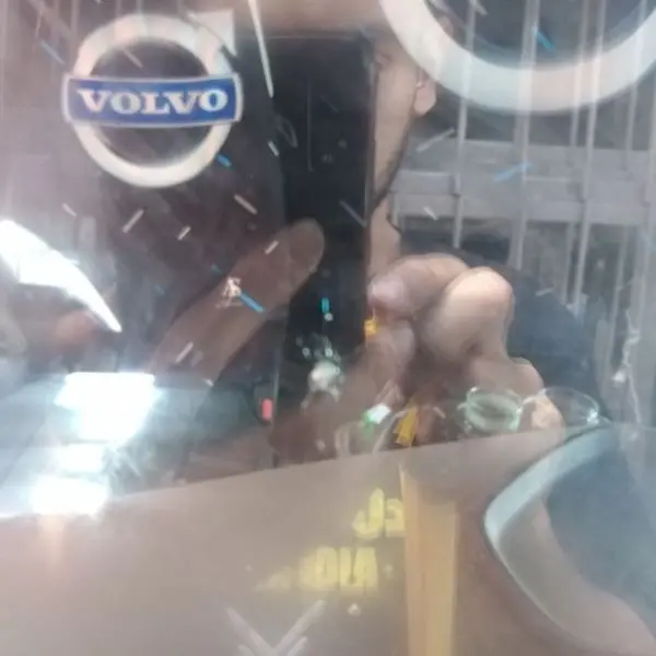 شیشه-جلوی-ولوو-قبل-از-ترمیم