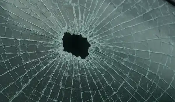 علت شکستن شیشه ماشبن