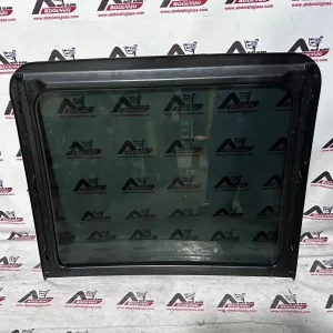 تعویض شیشه جلو لوکانو